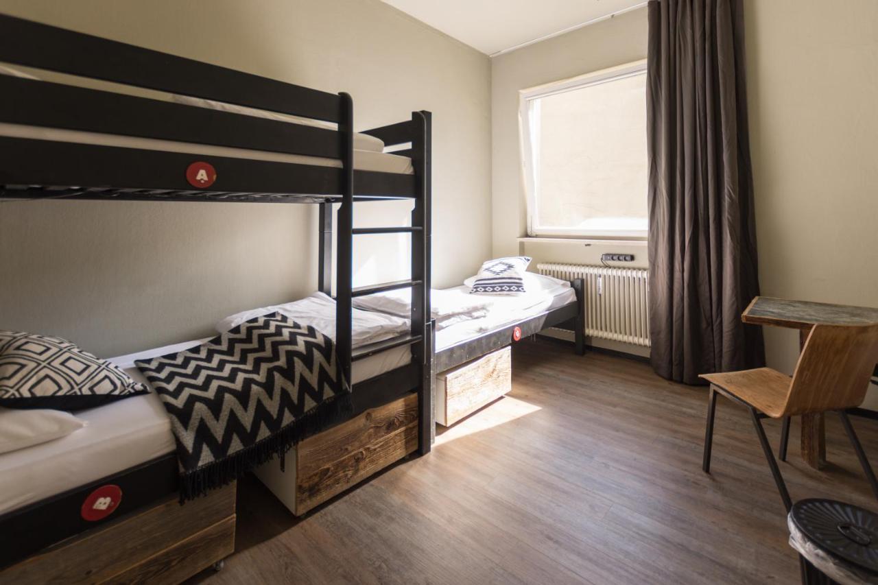 Gspusi Bar Hostel Munchen Bagian luar foto